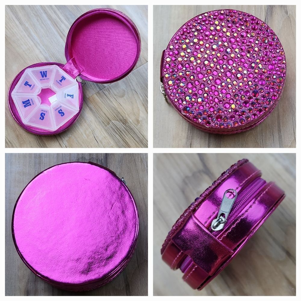 💜NWOT Hot Pink Round Rhinestone Portable Travel Weekly Pill Organizer
